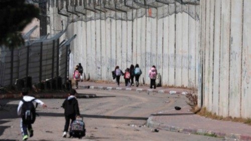 Xung đột tại Trung Đông - Trẻ em không thể hiểu được những lý do vô nhân của bạo lực