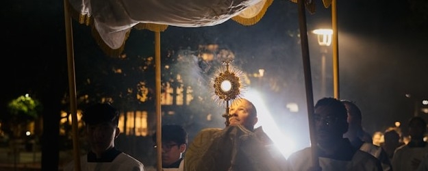 Lòng tôn kính Thánh Thể