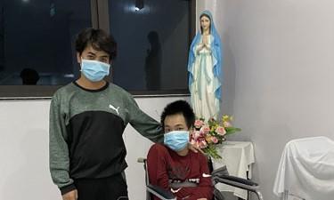 Corona và anh em song sinh