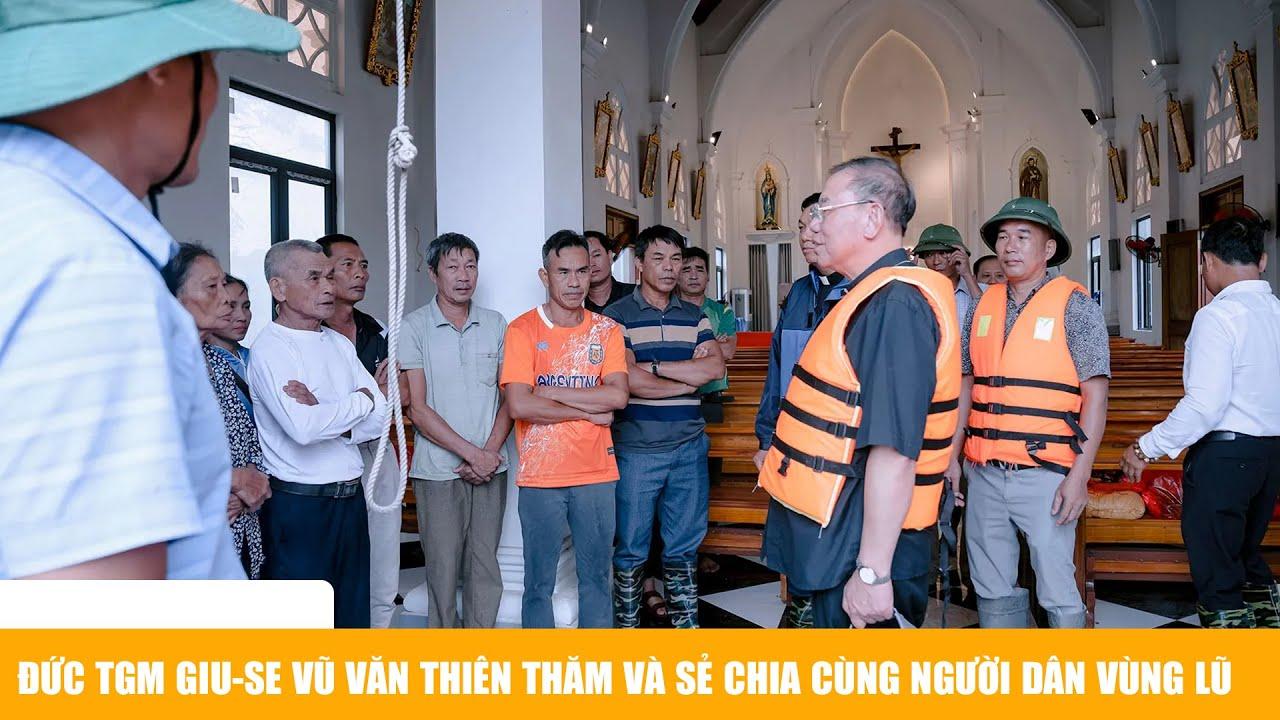 Đức Tổng Giám mục Giu-se Vũ Văn Thiên thăm và sẻ chia cùng người dân vùng lũ