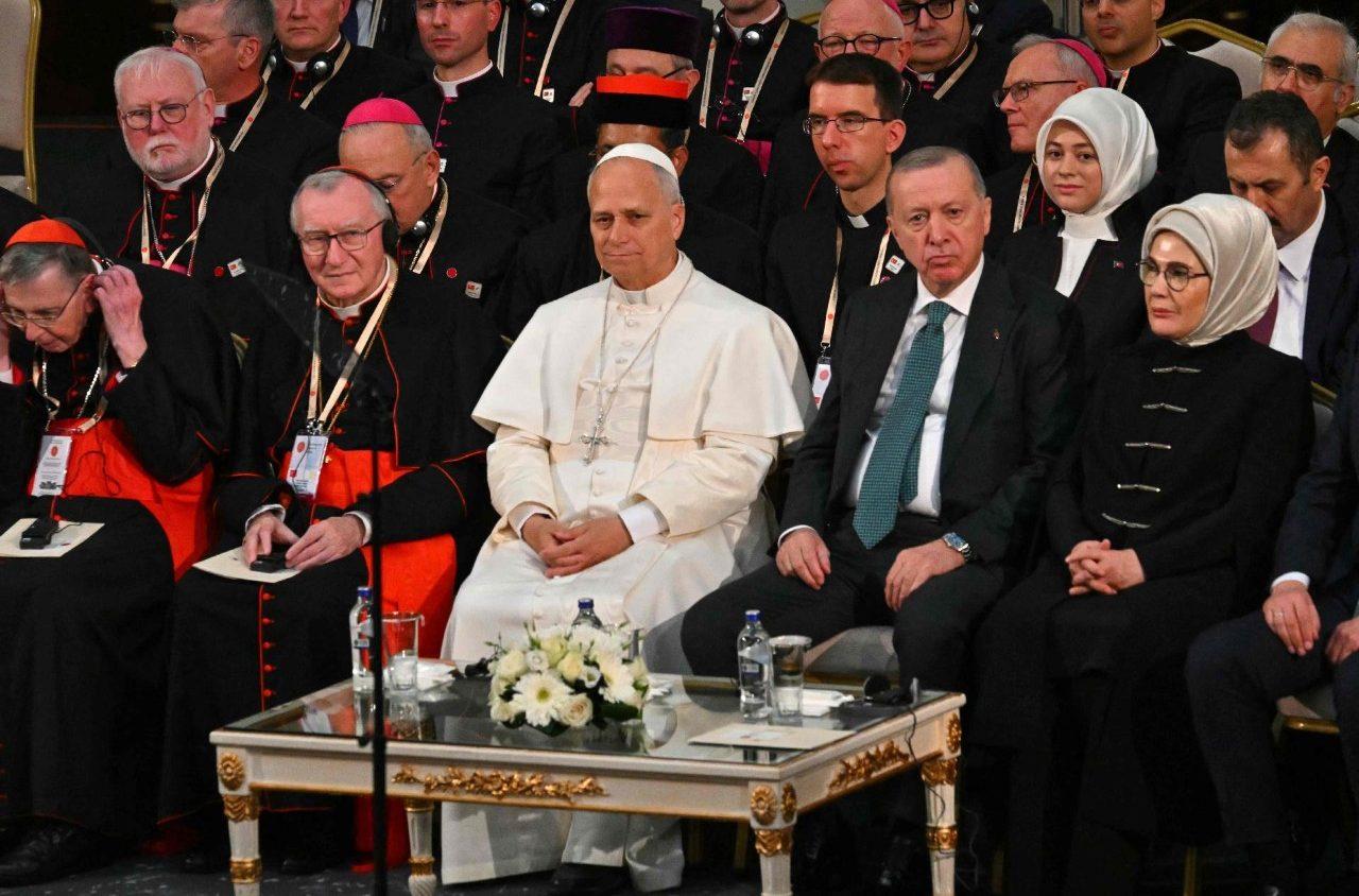 Đức Thánh cha Lêô XIV gặp gỡ các cấp chính quyền, xã hội dân sự và ngoại giao đoàn tại Thổ Nhĩ Kỳ