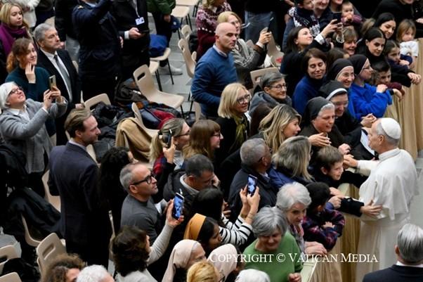 Diễn Văn Của Đức Thánh Cha Lêô XIV gửi Giáo Triều Rôma Nhân Dịp Trao Đổi Lời Chúc Mừng Giáng Sinh