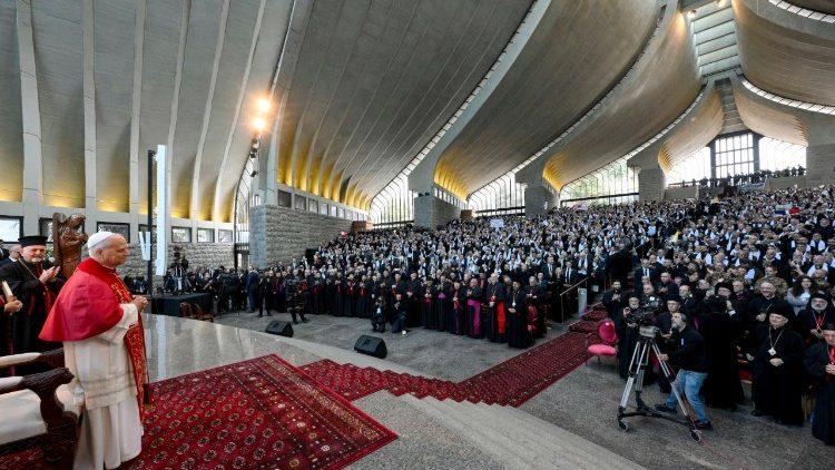 Trực tiếp chuyến tông du Libăng (01/12/2025): Gặp gỡ các giám mục, linh mục, tu sĩ nam nữ và nhân viên mục vụ tại Đền Đức Mẹ Libăng ở Harissa.