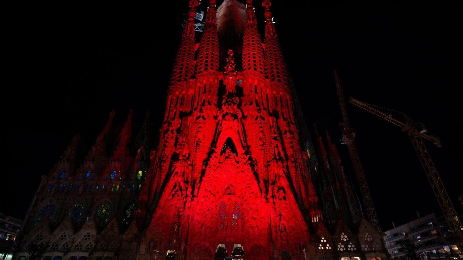 Hơn 100 nhà thờ và công trình tôn giáo ở Áo được chiếu sáng màu đỏ để tưởng nhớ các Kitô hữu bị bách hại